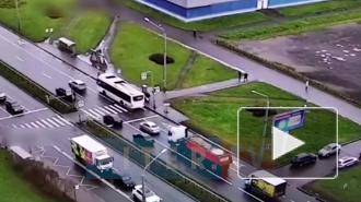 На Ленинском проспекте легковушка влетела в автобус