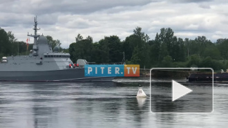 Петербуржцы заметили МРК "Ураган" на Неве, который примет участие в праздновании Дня ВМФ