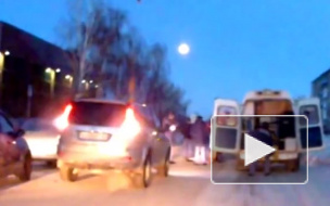 Видео: в Сибае на "зебре" сбили девушку