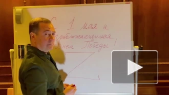 Медведев поздравил россиян с майскими праздниками 