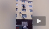 Видео: в Тюмени женщина выпала из окна и осталась жива