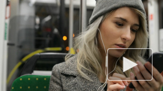 В транспорте могут запретить слушать музыку без наушников