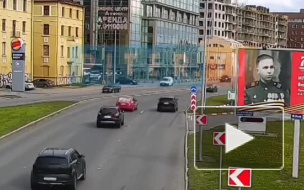 Автомобиль столкнулся с мотоциклом на Выборгской набережной 