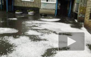 Град в Горно-Алтайске бил стекла домов и калечил людей