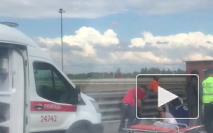 На КАД грузовик превратил такси в железный шар с пострадавшими 