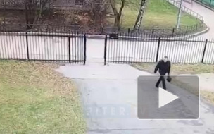 Мужчина, ограбивший петербуржца в лифте на Маршала Казакова, попал на видео