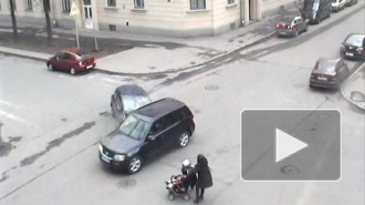 На Васильевском мать едва не убила двух своих детей 