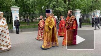 В Николо-Богоявленском морском соборе началась панихида по погибшим подводникам на АПЛ "Курск"