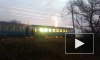 Опубликовали завораживающее видео того как ярко горела электричка под Кривым Рогом