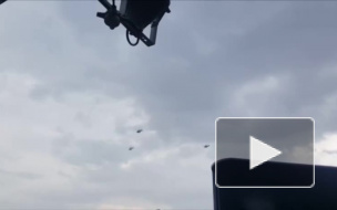 Военная авиация раскрасила небо над Невой в цвета российского флага