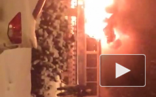 В Сети появилось видео пожара на прогулочном катере