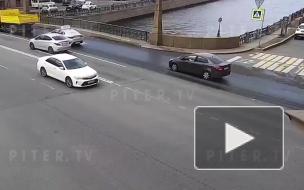 Видео: тройное ДТП у Поцелуева моста