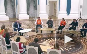 Путин поддержал увеличение активной роли волонтеров в политике