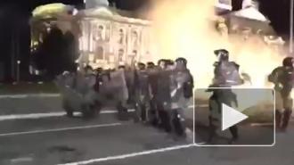 В Белграде на протестах ранили десять полицейских