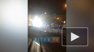 У "Новочеркасской" замкнуло трамвайную линию: на проводах полыхало пламя