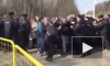 Митинг в Волоколамске: полицейские борются с живой стеной