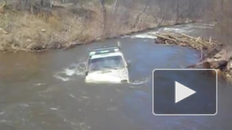 Видео из Челябинска: местный житель утопил внедорожник в реке