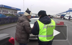 На двух петербургских рынках задержали 185 иностранных нелегалов