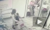 Опубликовано видео нападения мужчины с топором в московском магазине