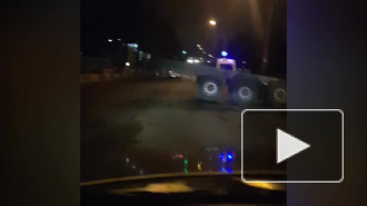 В Красном Селе фура пробила ограждение и вылетела с трассы