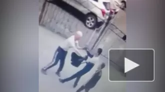 Избиение российского пенсионера грабителями попало на видео