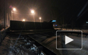 В Волховском районе фура с трубами придавила машину с женщиной