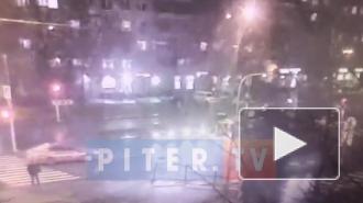 Видео: ДТП на перекрестке Асафьева и Энгельса