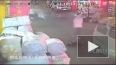 В Китае умерла двухлетняя девочка, которую переехали ...