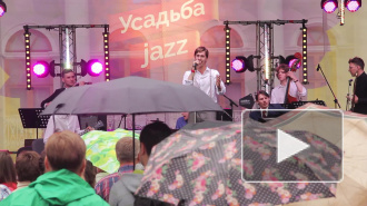 "Усадьба Jazz": Ради музыки петербуржцы мокли под дождем 