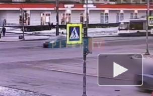 Видео: на перекрестке Ветеранов и Солдата Корзуна столкнулись два авто