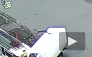 Видео из Ярославля: трамвай протаранил грузовик