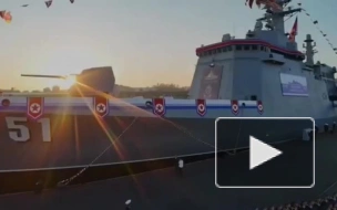 Эсминец КНДР после неудачного спуска на воду лежит на боку