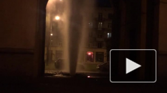 На Наличной улице забил фонтан воды