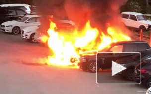 Видео: на Бассейной вспыхнули два автомобиля