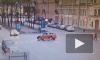 Видео: На улице Декабристов седан протаранил красный внедорожник