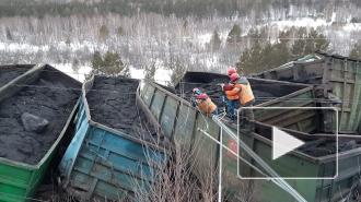 В Челябинской области с рельсов сошли 17 вагонов грузового состава с углем