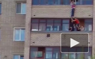 В Кирове мальчик провисел на балконе 6 этажа полчаса, пока его не спасли