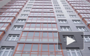 Женщина разбилась насмерть во дворе дома в Колпине