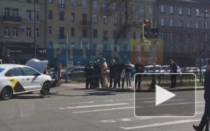 Пенсионерка попала под колеса "Яндекс. Такси" возле метро "Электросила"