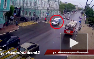 В Рязани "Газель" на ходу потеряла колесо. Происшествие попало на видео